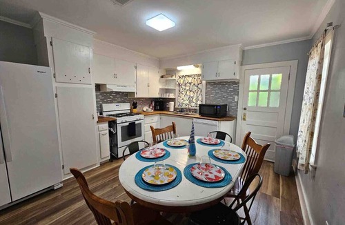 Gulfport House | Serene Refurbished Gem ~ Close to Coast & Downtown