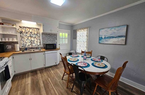 Gulfport House | Serene Refurbished Gem ~ Close to Coast & Downtown