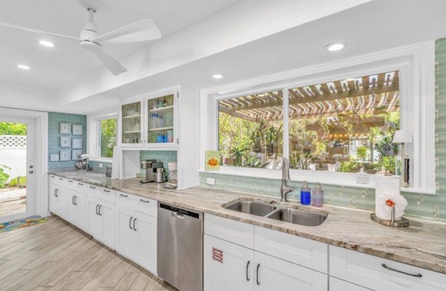 Marathon House | Serenity - 5bed/3bath single family - Large, Luxurious, Open Water View