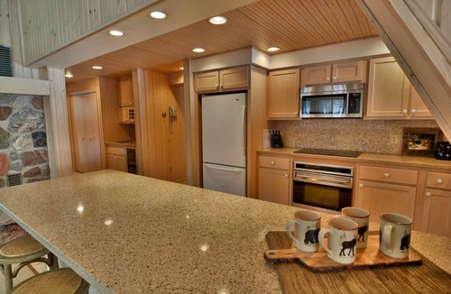 Cable House | Serenity On Lake Owen 5 Bedroom Hotel Room by RedAwning
