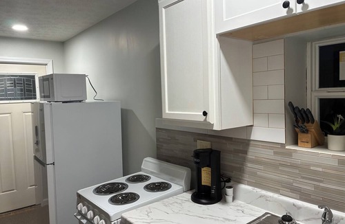 Springfield Apartment | Serenity Tiny House, Full Kitchen, Living Room, 1 BDRM, Backyard