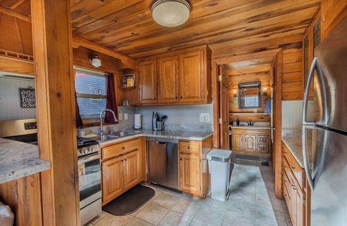 Blue Ridge Cabin | Serenity Wood- The place for daytime outdoor adventures & cozy nights