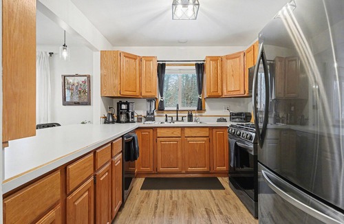 Beaverton Cabin | Serenity Woods Spa Retreat w/Game Room and Hot Tub