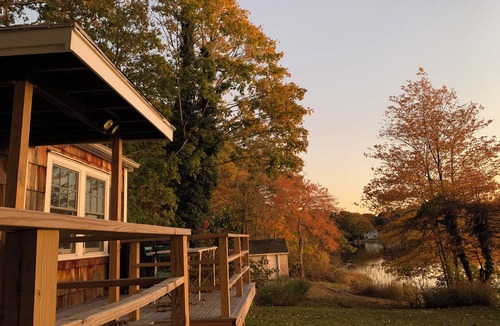 North Sea Cottage | Set on 85 acre lake with endless sunsets over water. Peaceful. Nature. Private.