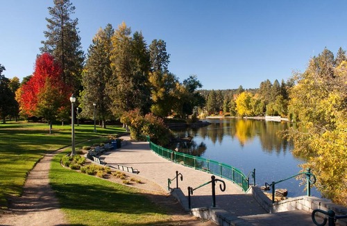 Bend Hotel | Seventh Mountain Resort Units 2015 & 2016