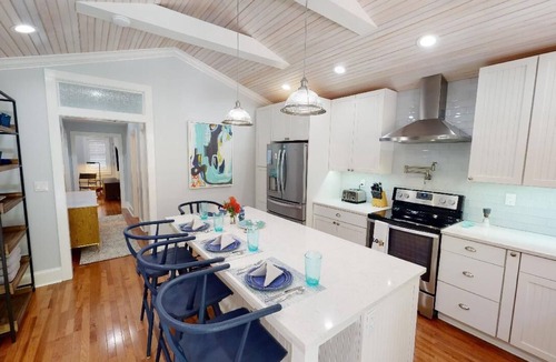 Meadows House | Shady Palms - Stay In Comfort- May - Aug 10% OFF - 2BD/2.5Bath - Private Pool