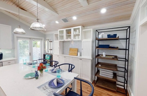 Meadows House | Shady Palms - Stay In Comfort- May - Aug 10% OFF - 2BD/2.5Bath - Private Pool