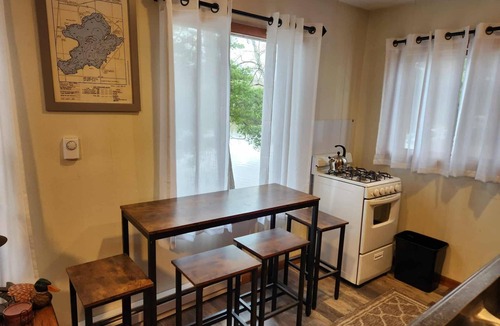 Tomahawk Cabin | Shady Rest Cabin #2, lakefront, firepit, sleeps 6, pets welcome, sandy beach