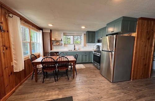 Tomahawk Cabin | Shady Rest Cabin #8, 3BD, Sunset Views, Beach, Pets Welcome, Swimming, Firepit