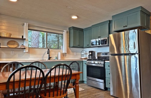 Tomahawk Cabin | Shady Rest Cabin #8, 3BD, Sunset Views, Beach, Pets Welcome, Swimming, Firepit