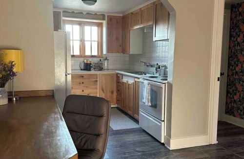 Old Bend Apartment | Shaffer's Flat - Stay and play IN downtown Bend!