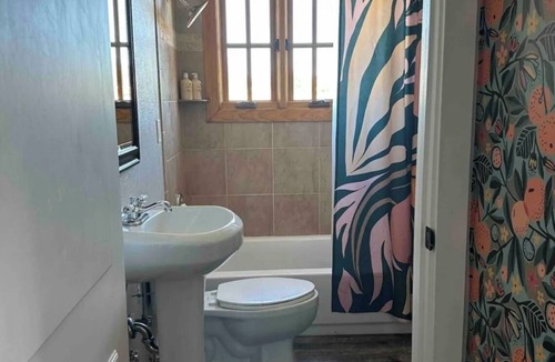 Old Bend Apartment | Shaffer's Flat - Stay and play IN downtown Bend!