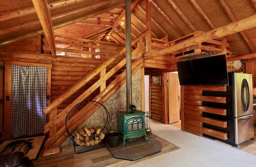 Sault Ste. Marie Cabin | Shaky Jack’s Cabin - Secluded log cabin close to lovely Sault Ste. Marie