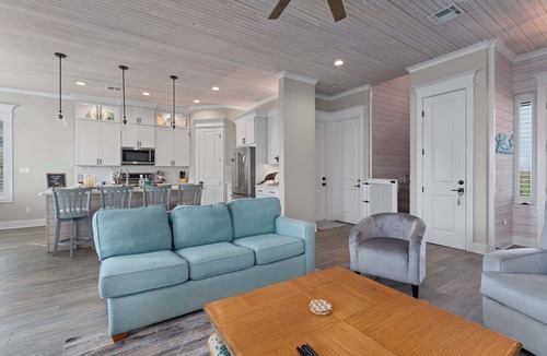 Port Aransas House | Shared Communal Pool | Hot Tub | Grill | Game Room