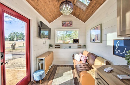 Lone Star House | Shared Dock & Lake Access: Daingerfield Tiny Home