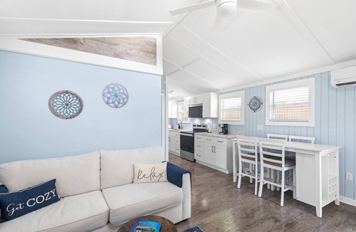 Key West Historic District House | Shared Pool + Backyard Lounge | Charming Cottage | Steps to Waterfront Dining