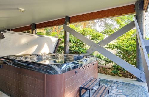 Garden City House | Shared Pool & Hot Tub! Seaside Murrells Inlet Home
