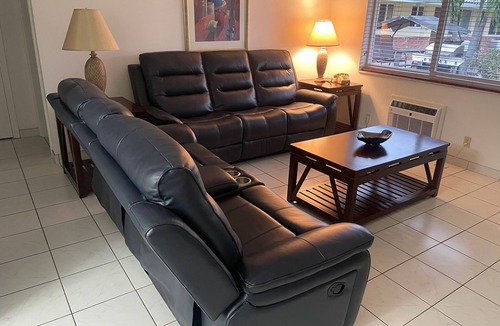 Hollywood Lakes Hotel | Shell Motel