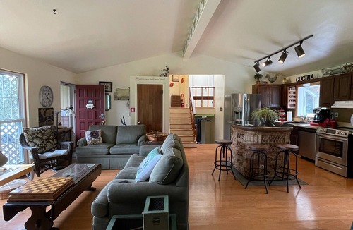 Ann Arbor House | Shelley's Retreat, entire house with attached in-law suite