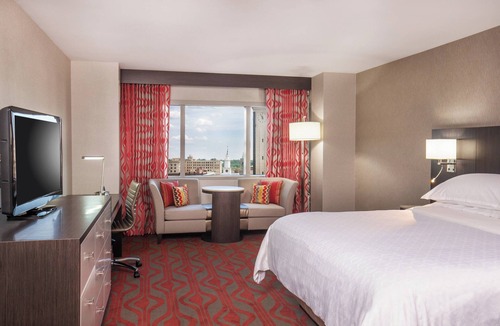 Metro Center Hotel | Sheraton Springfield Monarch Place Hotel