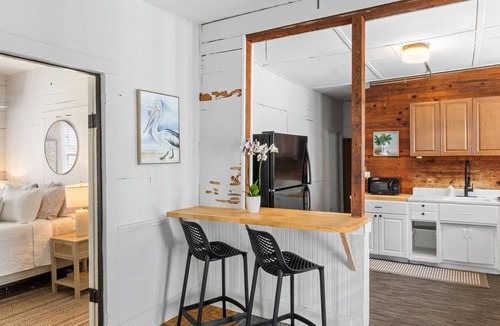 Downtown Apartment | Shipwreck Suite - Apartment on Duval St, Key West!
