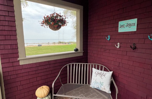 Port Hope House | Shorewood Retreat Fall & Winter - Lakefront Home Harbor Beach, MI