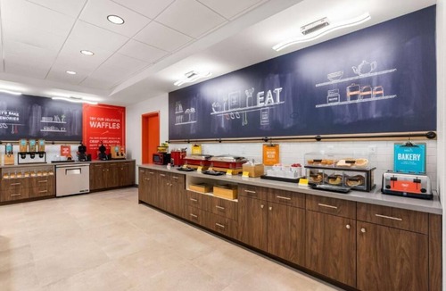 Tigard Hotel | Short Drive to Portland Attractions! Indoor Pool, Free Parking & Breakfast!