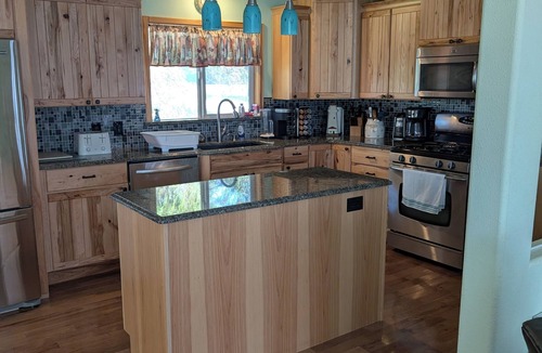 Lincoln Beach House | Short walk to the Beach! Beautiful Remodeled 4BR Home with large deck.
