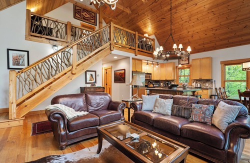 Wildwood Mountain Cabin | Shortoff Mountain Out Every Window. A Hot Tub Surrounded by Flame Azaleas. | Mountain Treehouse