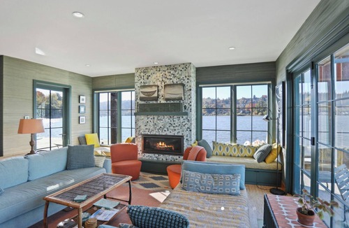 Brooklyn Boat Rental | SHOWSTOPPING floating home on the Willamette River with stunning views.