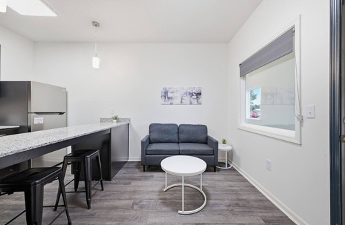 Cedartown House | Silver Comet Motel – Modern Boutique Suite