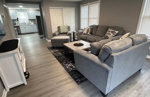 Perrysburg House | Silver Maple Cottage - 3 Bedrooms Newly Renovated!