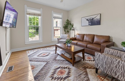 Holy Cross House | Simple Comfort | 1 Bed, 1 Bath Near Downtown Indy