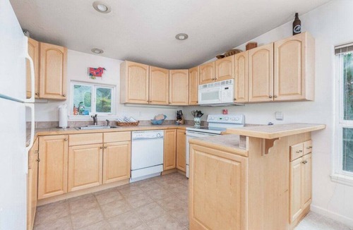 Tierra Del Mar House | Singing Sands Oceanfront cabin in Tierra Del Mar.