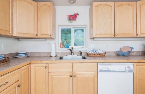 Tierra Del Mar House | Singing Sands Oceanfront cabin in Tierra Del Mar.