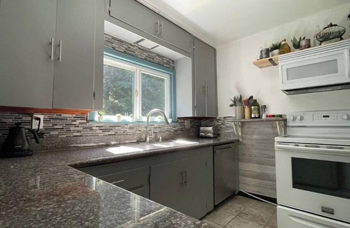 Tillamook County Cabin | Sitka Farmhouse - Coastal 3 acres, natural pond, forest, 2 miles to beaches