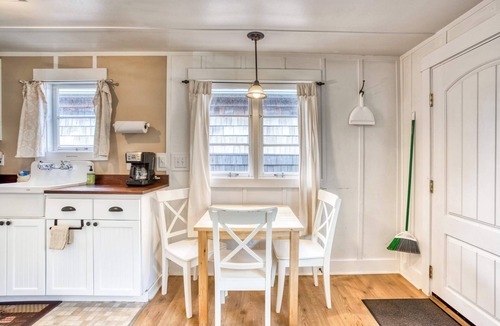 Downtown Cannon Beach House | Six Cottages with Shared Courtyard & Grill - Two Blocks to Beach Dog-Friendly
