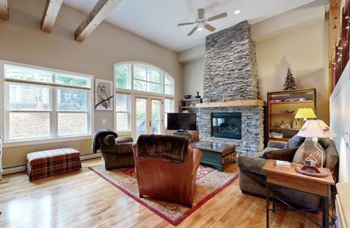 Stratton Mountain Apartment | Ski Happy