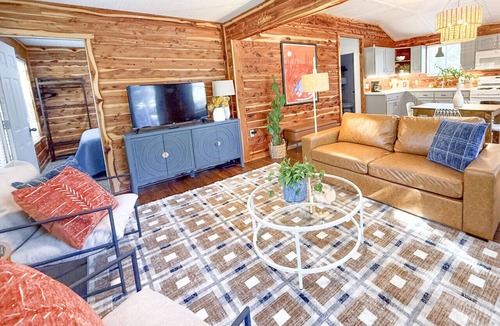 Boswell Cabin | Skip Rock Cottage ~ ON Livingston Creek