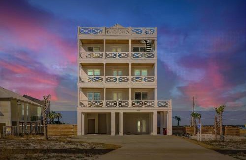Pensacola House | Sky High by Gulf Coast Getaways