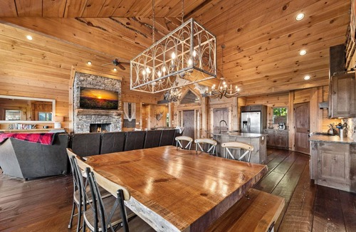 Mineral Bluff Cabin | Sky's the Limit - Expansive Mountain Views | Pet Friendly | Hot Tub | Game Room