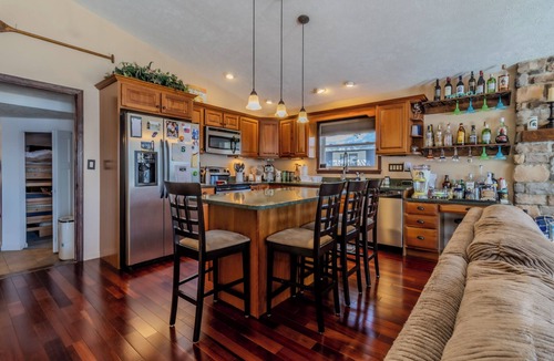 Cedar House | Skyline Cottage – Charming Lake Leelanau Getaway