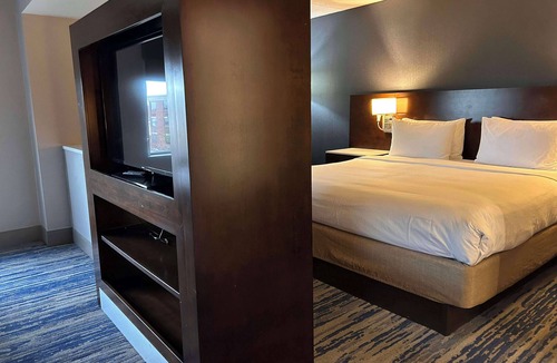 Romulus Hotel | Skyline Hotel Detroit Airport, SureStay Collection by BW