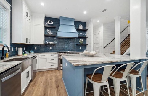 Crystal Beach House | Skyline Rooftop Deck! Golf Cart Rental Available!