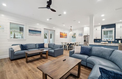 Crystal Beach House | Skyline Rooftop Deck! Golf Cart Rental Available!
