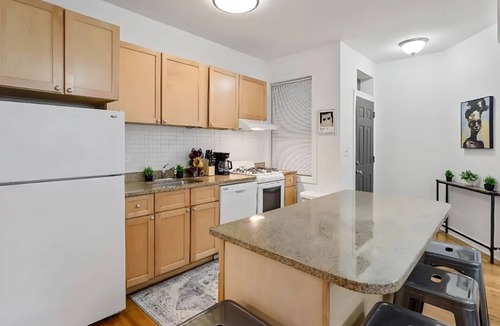 Hyde Park Apartment | Sleek 3BR Retreat: Hyde Park Comfort & Style