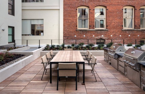 Old Town Chinatown Hotel | Sleek Waterfront District Hotel in the heart of Downtown