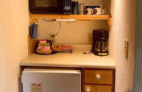 Winthrop Cabin | Sleeping Wolf Cabin: 2BR w/ski trail & river access, pool/hot tub, laundry