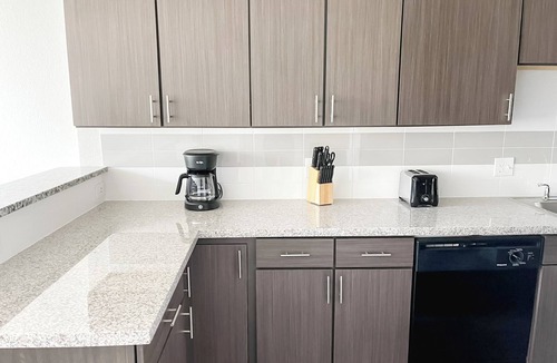 Cincinnati Apartment | Sleepover: Charming 1BD/1BA + Gym - Cincinnati