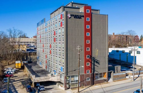 Corryville Apartment | Sleepover | Luxurious 1BD/1BA + Gym - Cincinnati